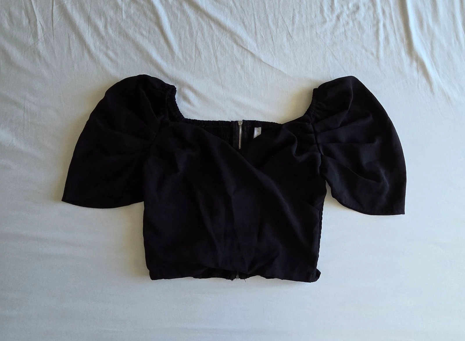 Crop top negro Amisu XS 34 top cache-cœur hombros descubiertos con cremallera en la espalda – photo 2